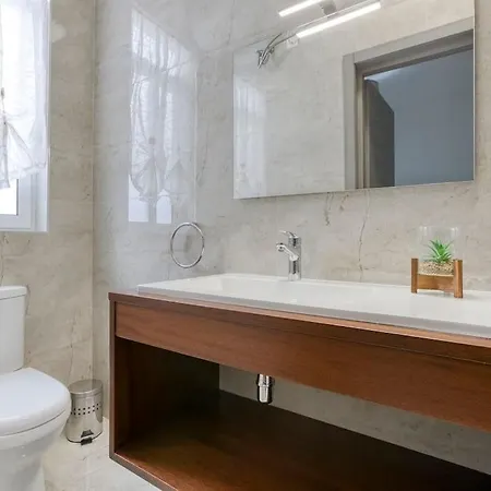 A 3br Sky Penthouse With Private Pool & Bbq By 360 Estates