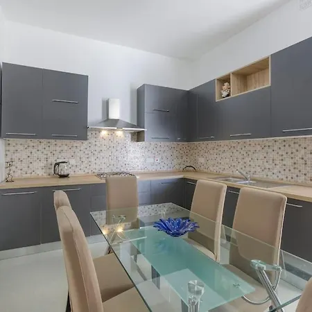 A 3br Sky Penthouse With Private Pool & Bbq By 360 Estates * Hamrun