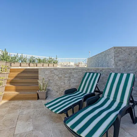 A 3br Sky Penthouse With Private Pool & Bbq By 360 Estates *