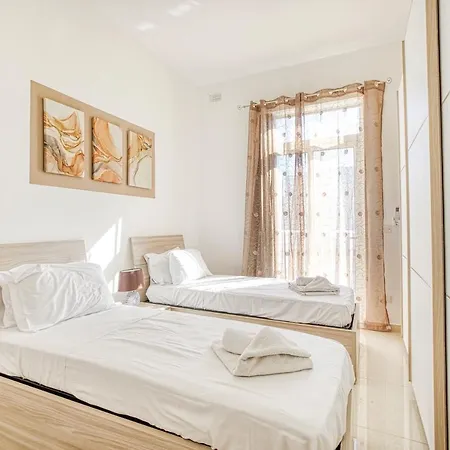 A 3br Sky Penthouse With Private Pool & Bbq By 360 Estates * Hamrun